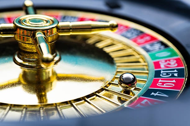 Free Play guide showing live dealer table and mobile account notes